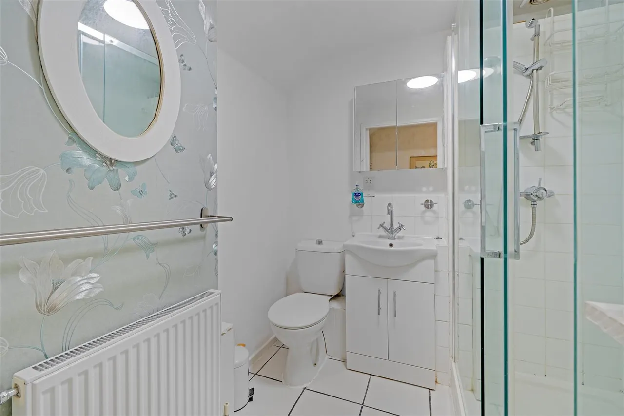 Chichester Close, Hampton, TW12, photo 7