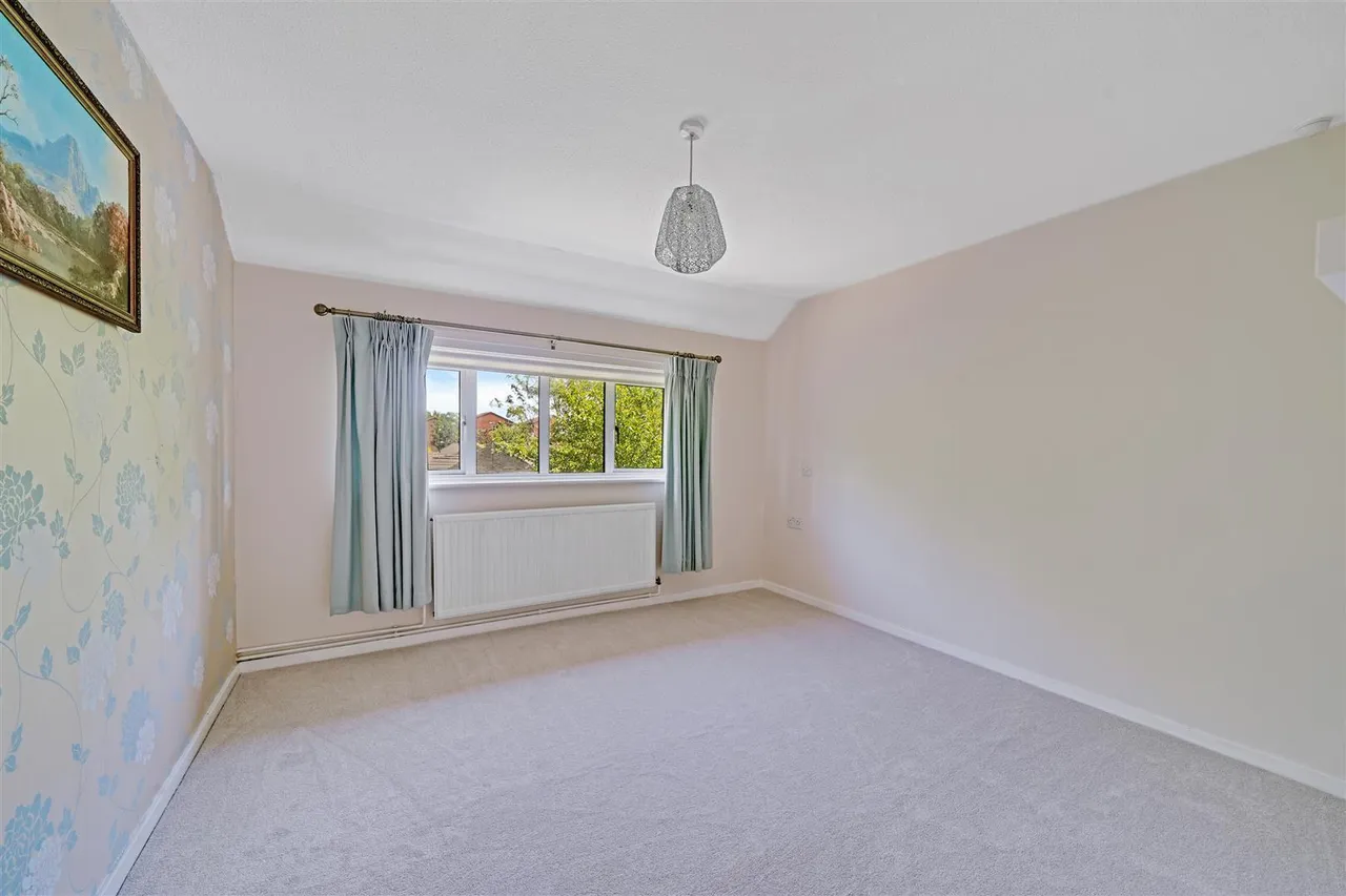 Chichester Close, Hampton, TW12, photo 6