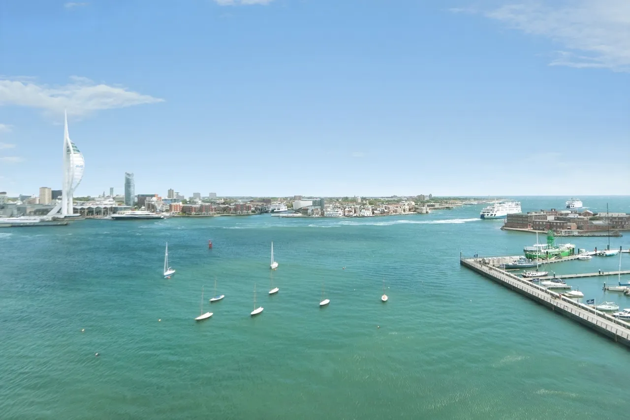 2 bed flat for sale, Harbour Tower, Trinity Green, PO12