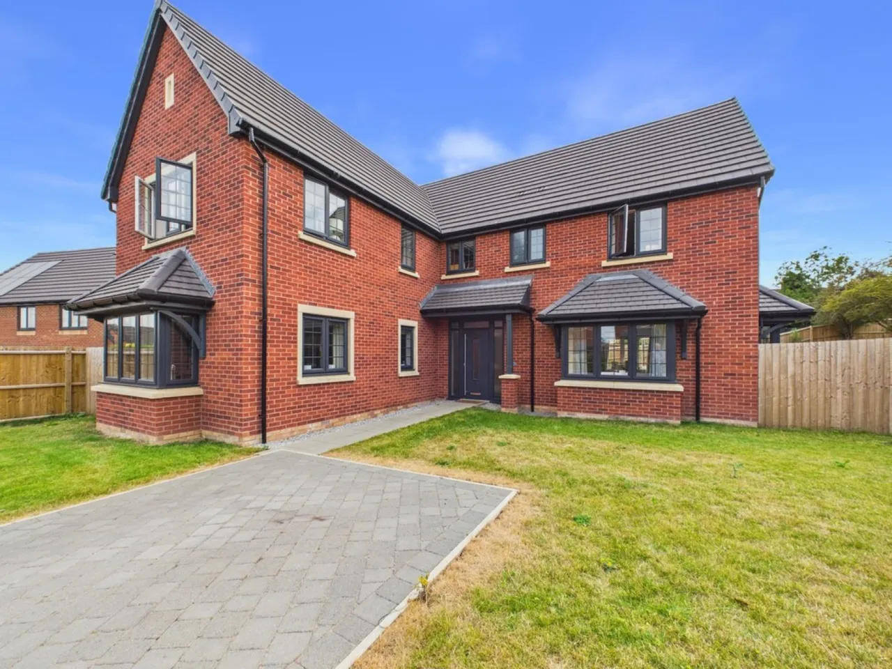 5 bed house to rent — Donvalley Crescent