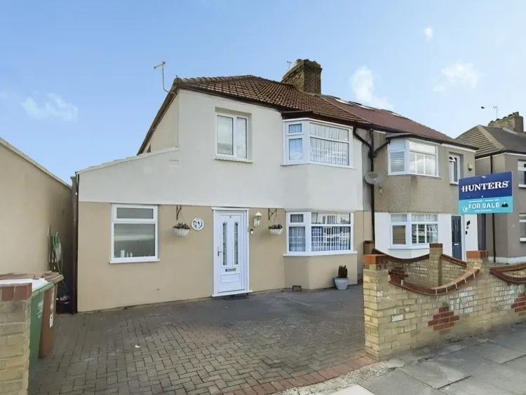 4 bed house for sale — Westbrooke Crescent, Welling, Kent, DA16