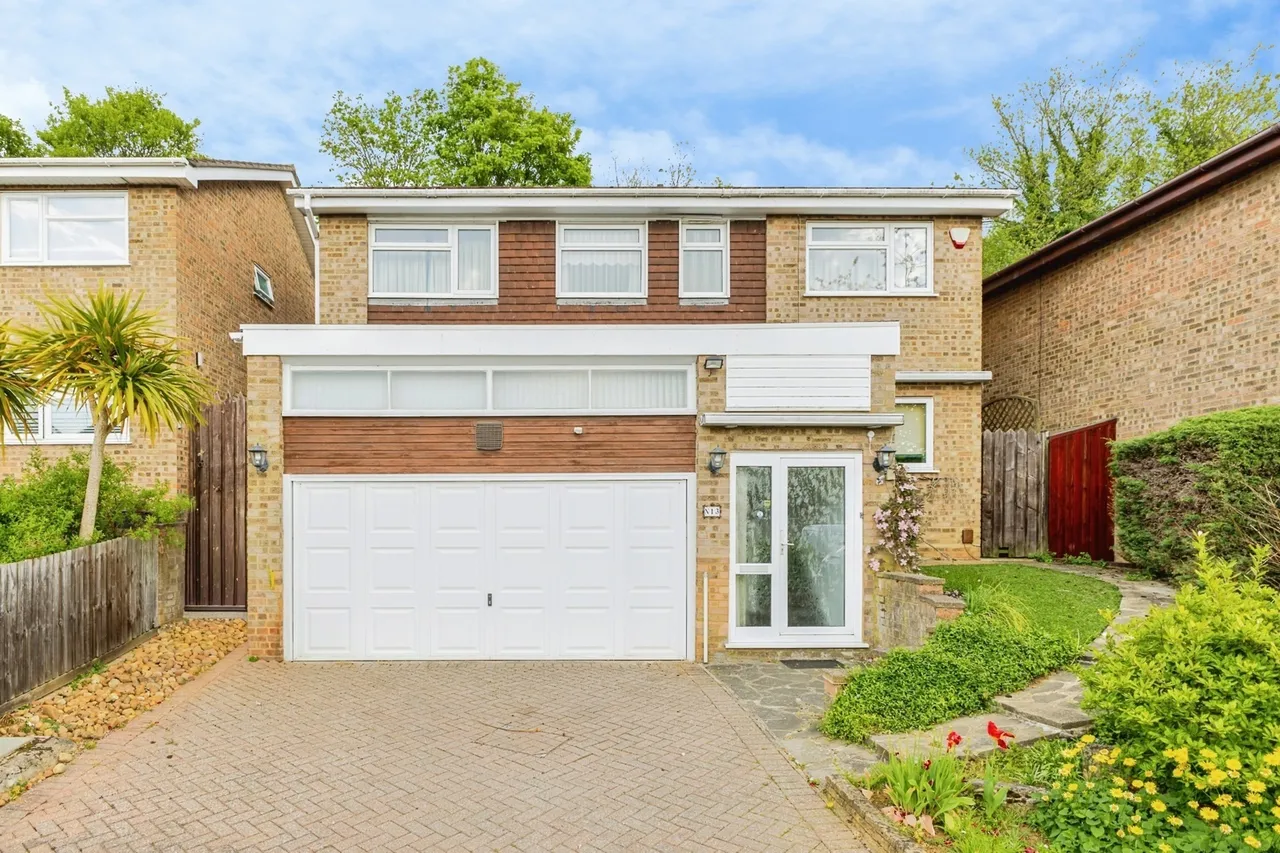 4 bed house for sale — East Butterfield Court, Northampton, Northamptonshire, NN3