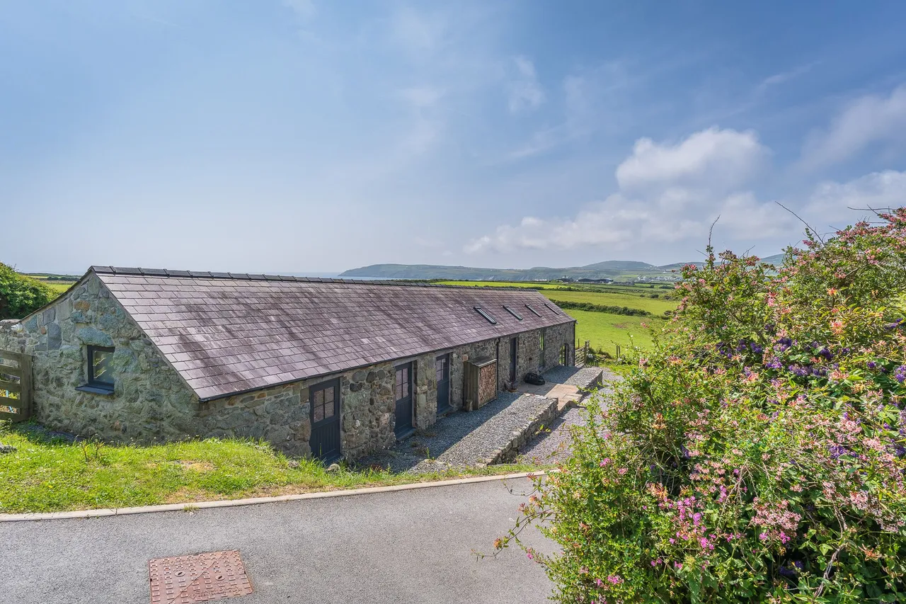 4 bed house for sale, Geufron Barn, Aberdaron, LL53