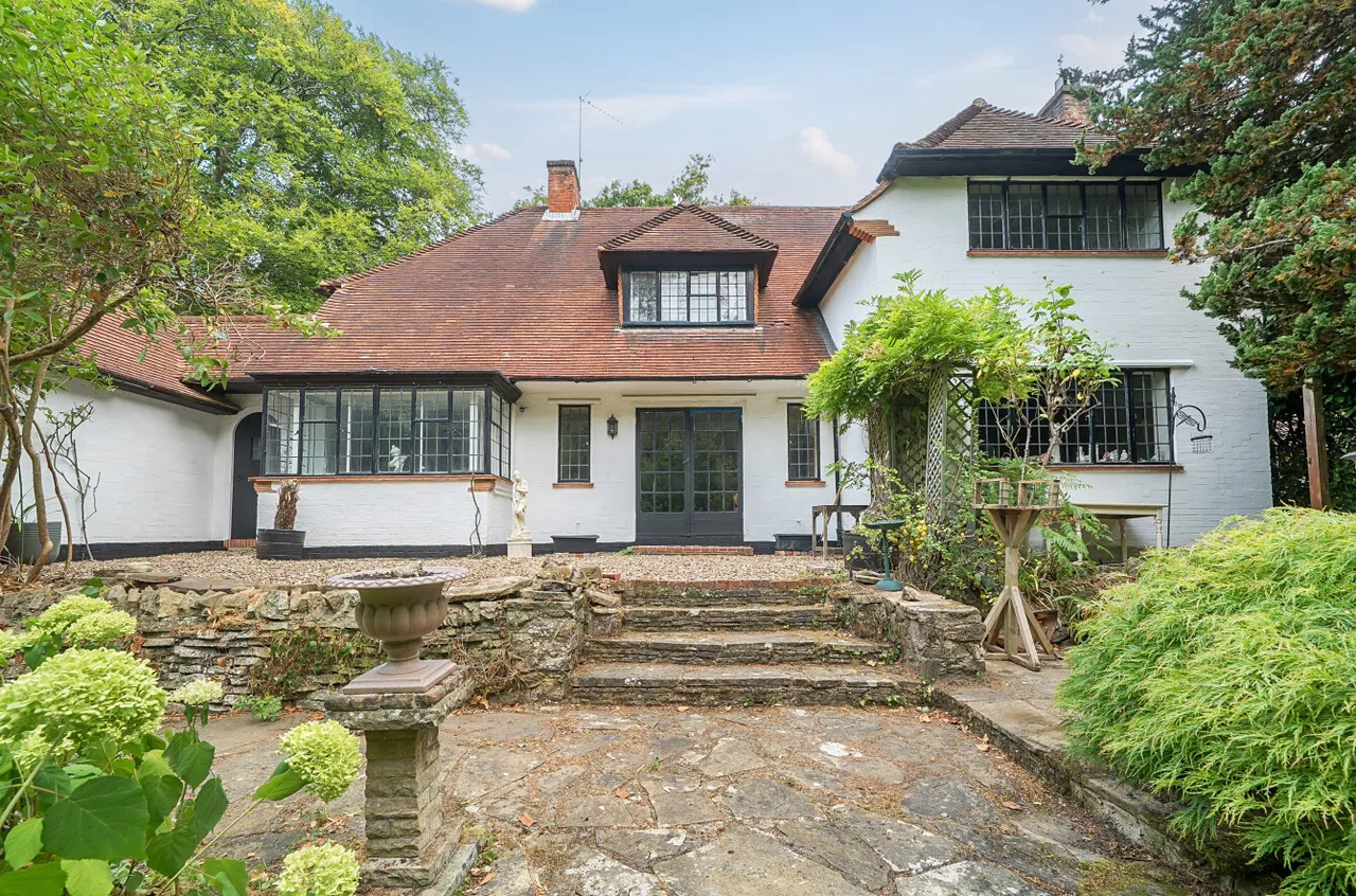 Crawley Hill, Camberley, Surrey, GU15 2BY, photo 10