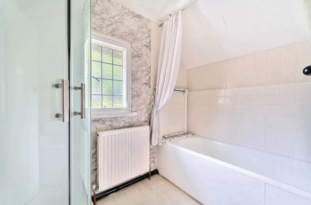 Crawley Hill, Camberley, Surrey, GU15 2BY, photo 8