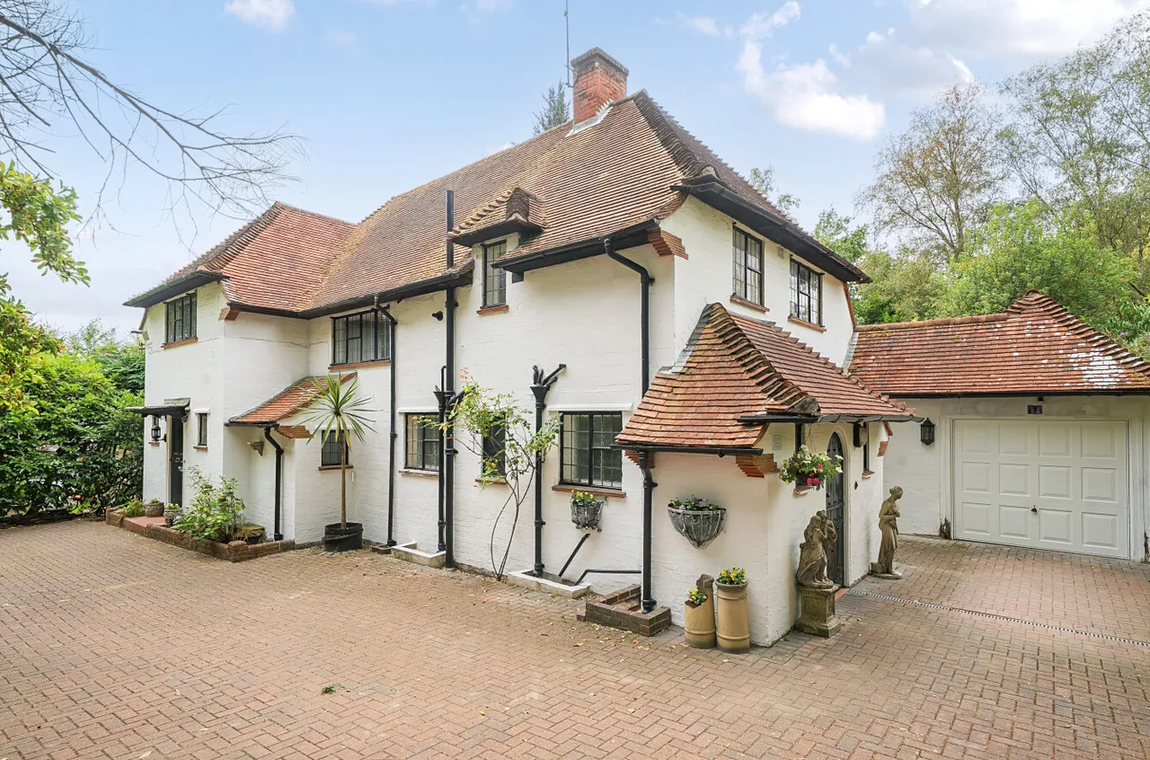 4 bed house for sale — Crawley Hill, Camberley, Surrey, GU15 2BY