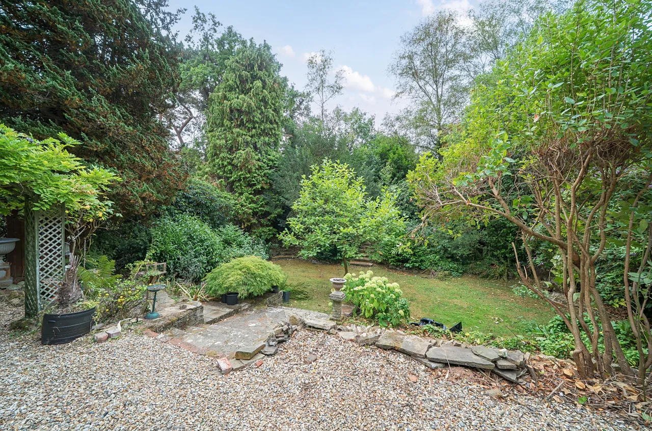 Crawley Hill, Camberley, Surrey, GU15 2BY, photo 9