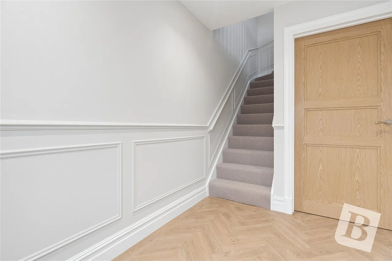 Highview Gardens, Upminster, RM14, photo 5