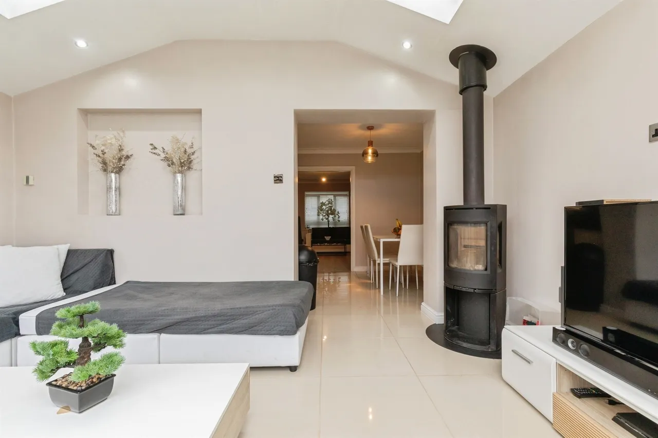 Lavender Close, Thornbury, BS35, photo 2