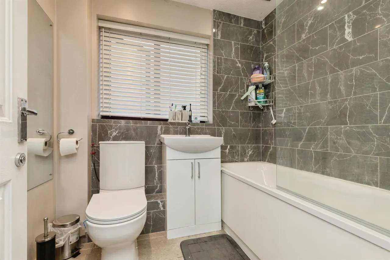 Lavender Close, Thornbury, BS35, photo 15