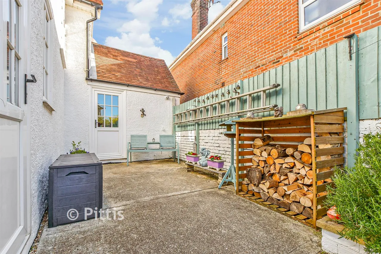 St. John's Road, Sandown, PO36, photo 15