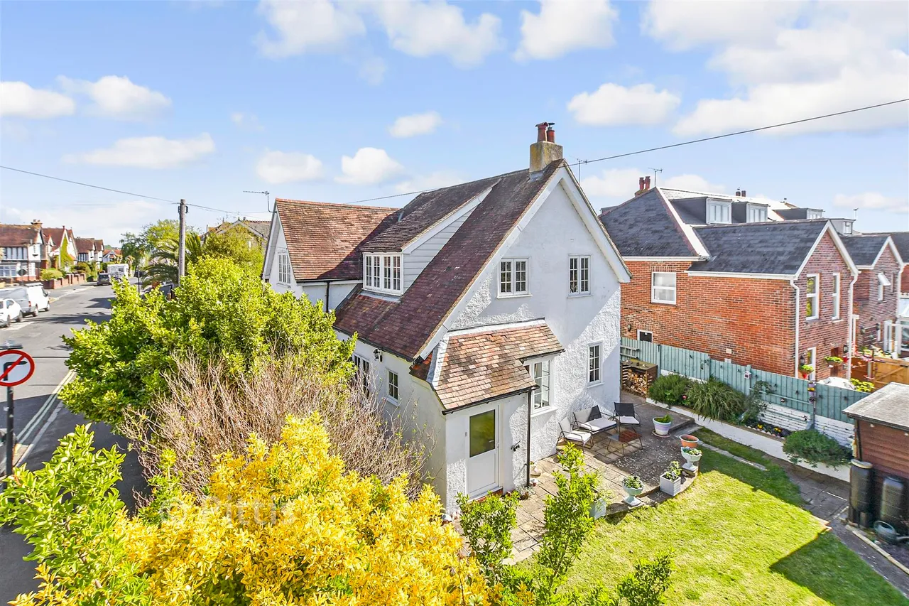 St. John's Road, Sandown, PO36, photo 17