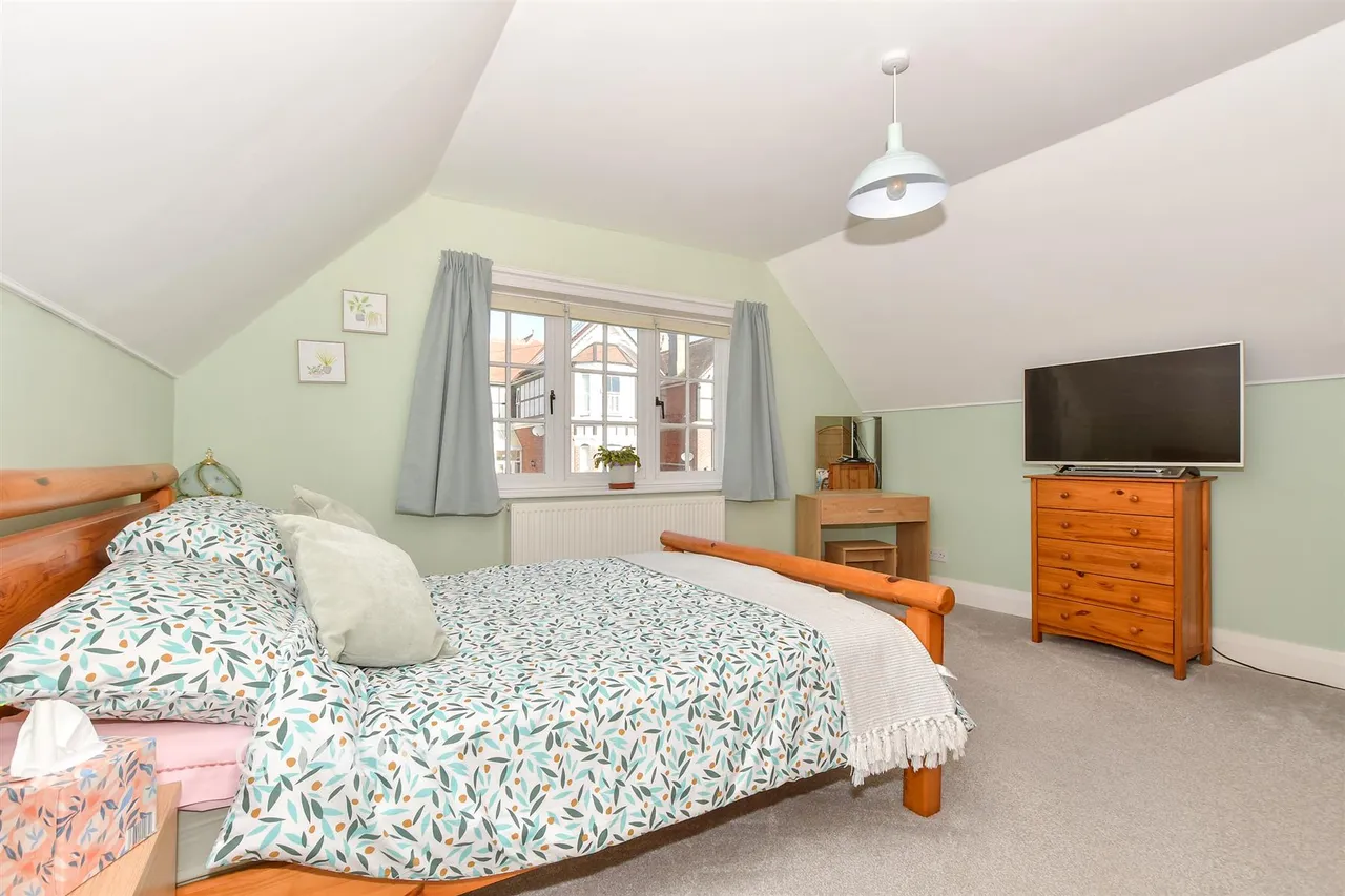 St. John's Road, Sandown, PO36, photo 8