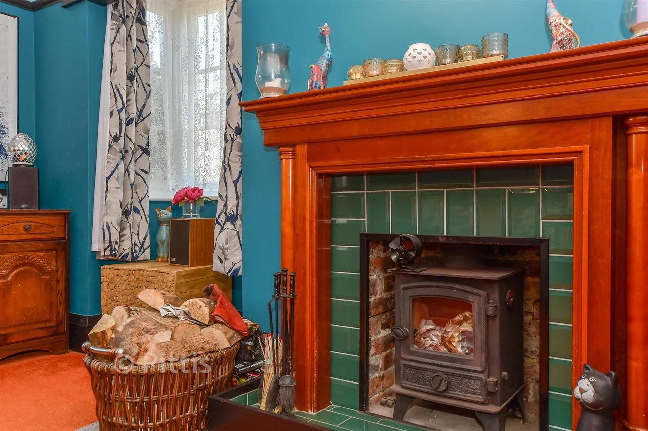 St. John's Road, Sandown, PO36, photo 7