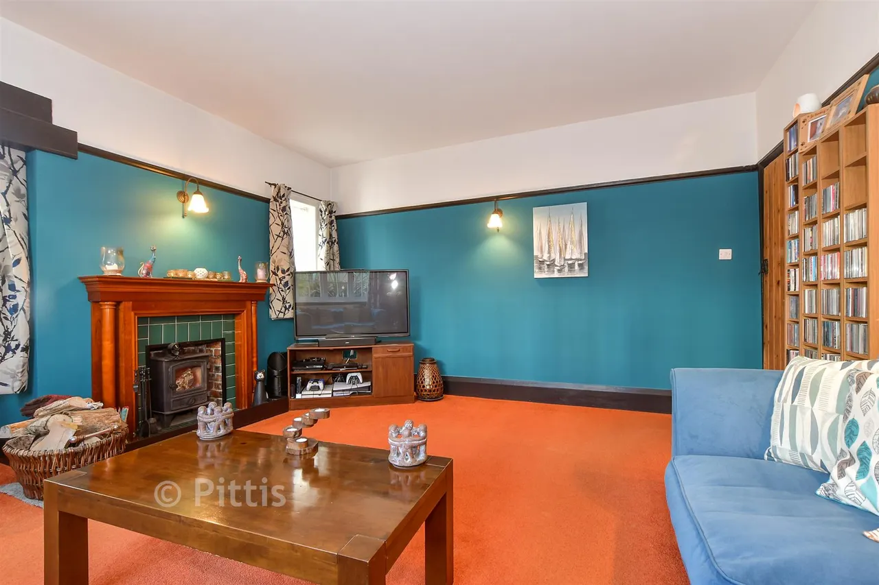 St. John's Road, Sandown, PO36, photo 5