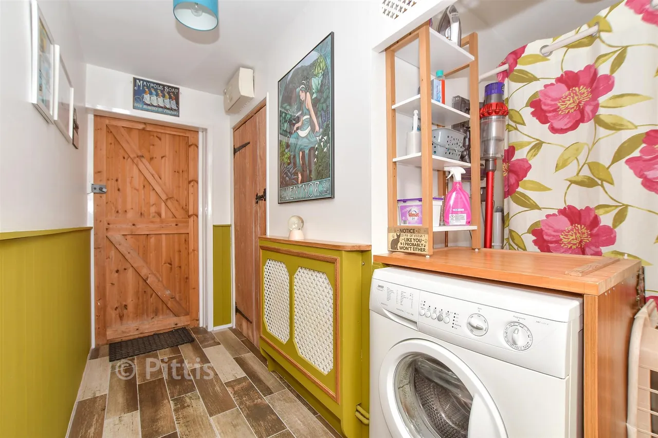 St. John's Road, Sandown, PO36, photo 6