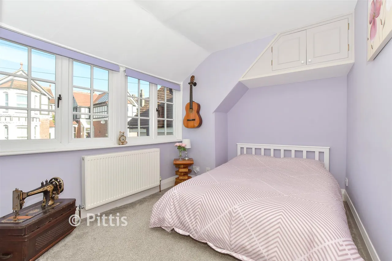 St. John's Road, Sandown, PO36, photo 10