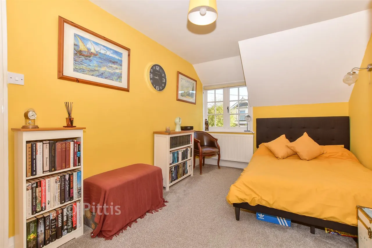 St. John's Road, Sandown, PO36, photo 9