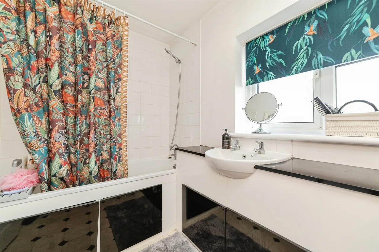 Pankhurst Crescent, Chells, SG2, photo 4