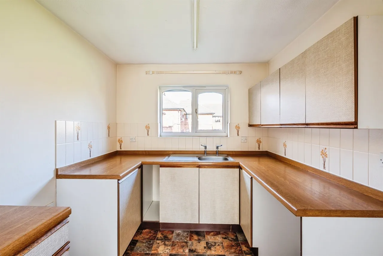 Swanley Close, Eastbourne, photo 4