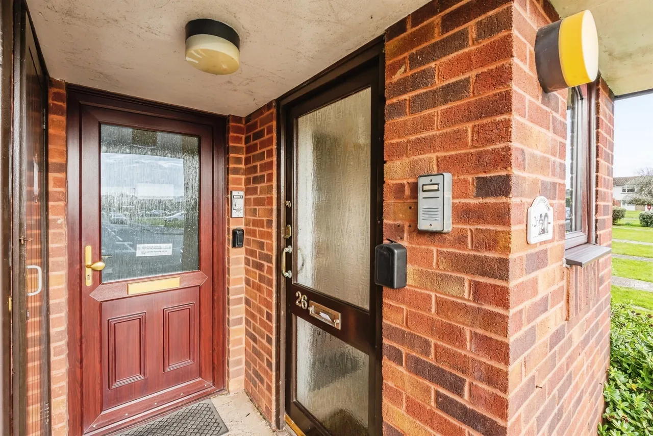 Swanley Close, Eastbourne, photo 2