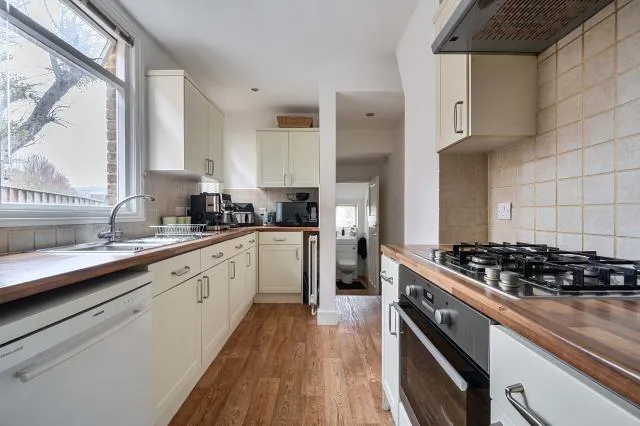 Totteridge Avenue, High Wycombe, HP13, photo 3