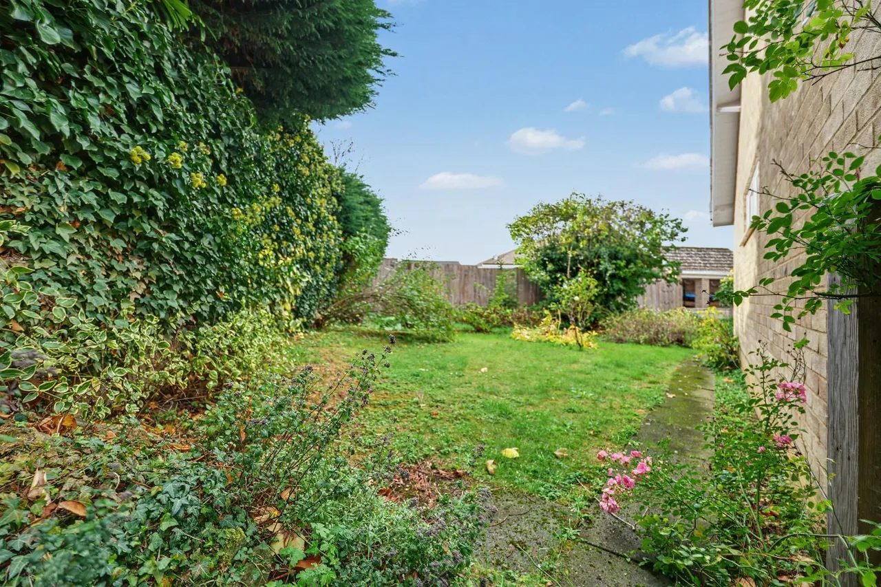 Cannam Close, Middleton, LE16, photo 18