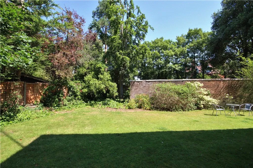 Lower Edgeborough Road, Guildford, GU1, photo 6