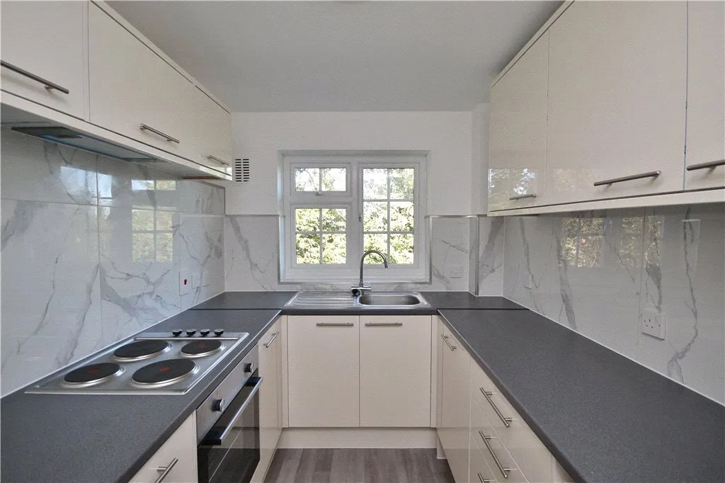 Lower Edgeborough Road, Guildford, GU1, photo 3