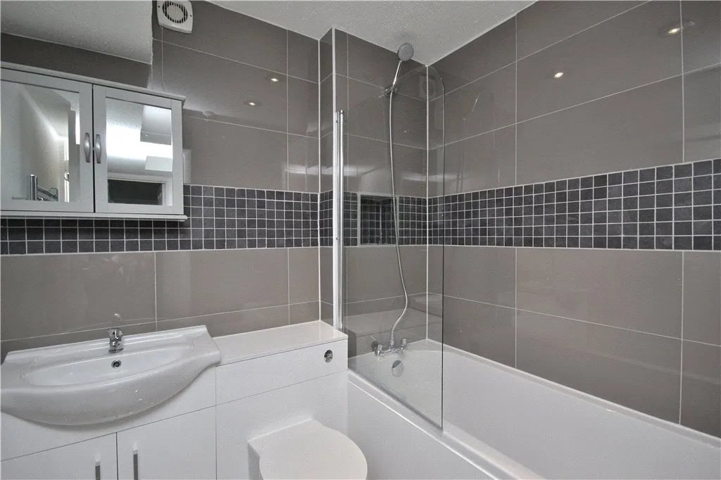 Lower Edgeborough Road, Guildford, GU1, photo 5