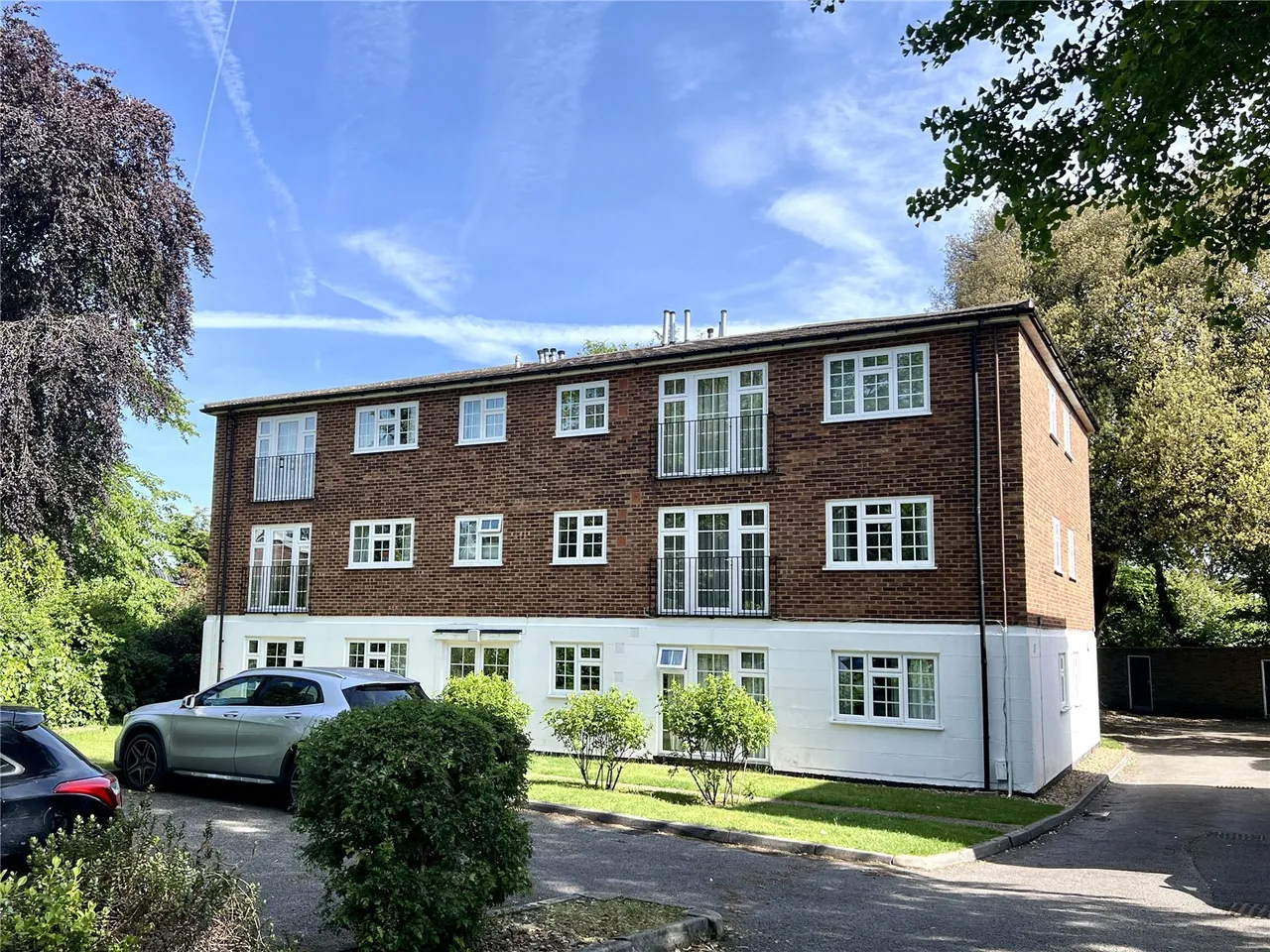 2 bed flat for sale, Lower Edgeborough Road, Guildford, GU1
