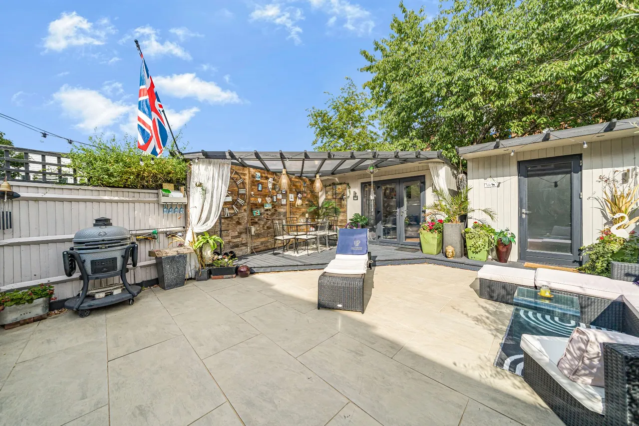 Thamesmead, Walton On Thames, KT12, photo 9