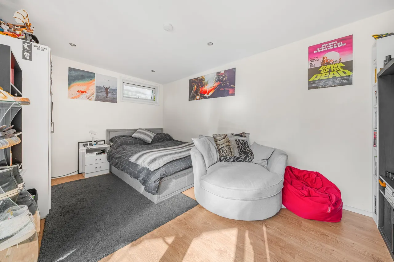 Thamesmead, Walton On Thames, KT12, photo 15