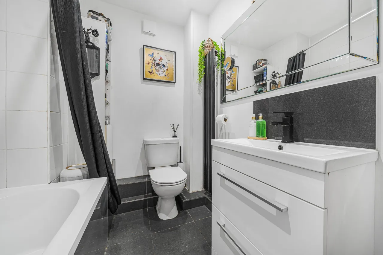 Thamesmead, Walton On Thames, KT12, photo 6