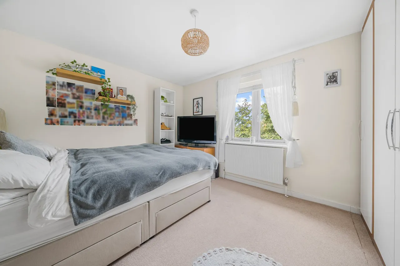 Thamesmead, Walton On Thames, KT12, photo 7