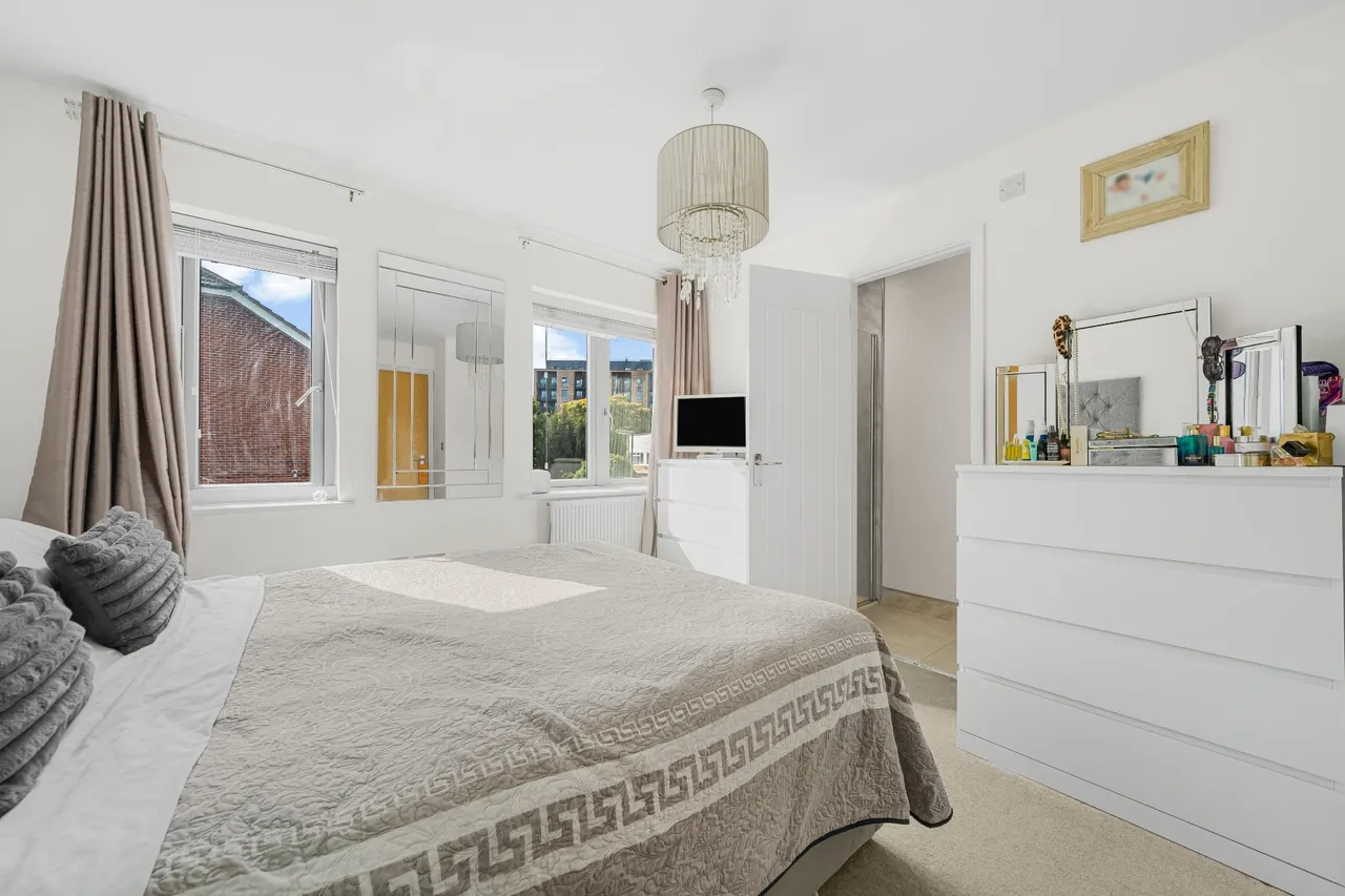 Thamesmead, Walton On Thames, KT12, photo 5