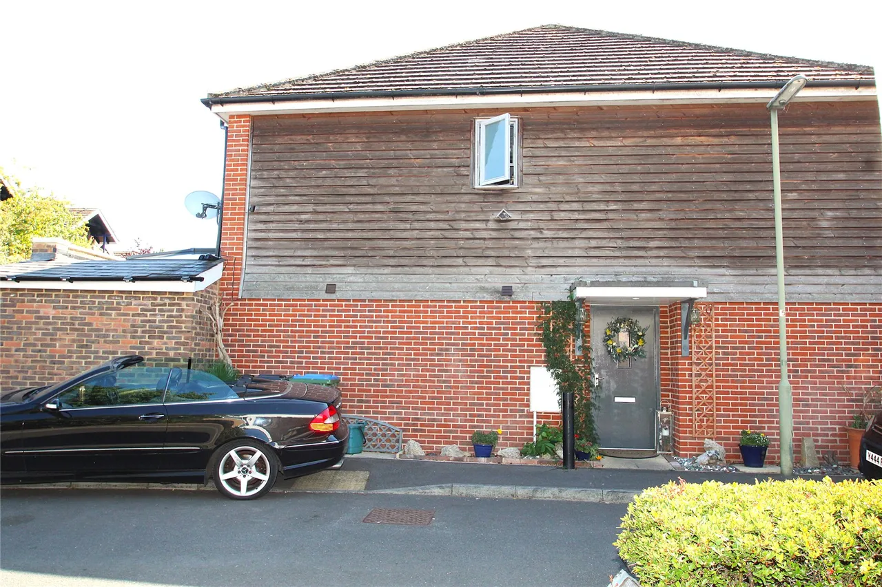 Thamesmead, Walton On Thames, KT12, photo 13