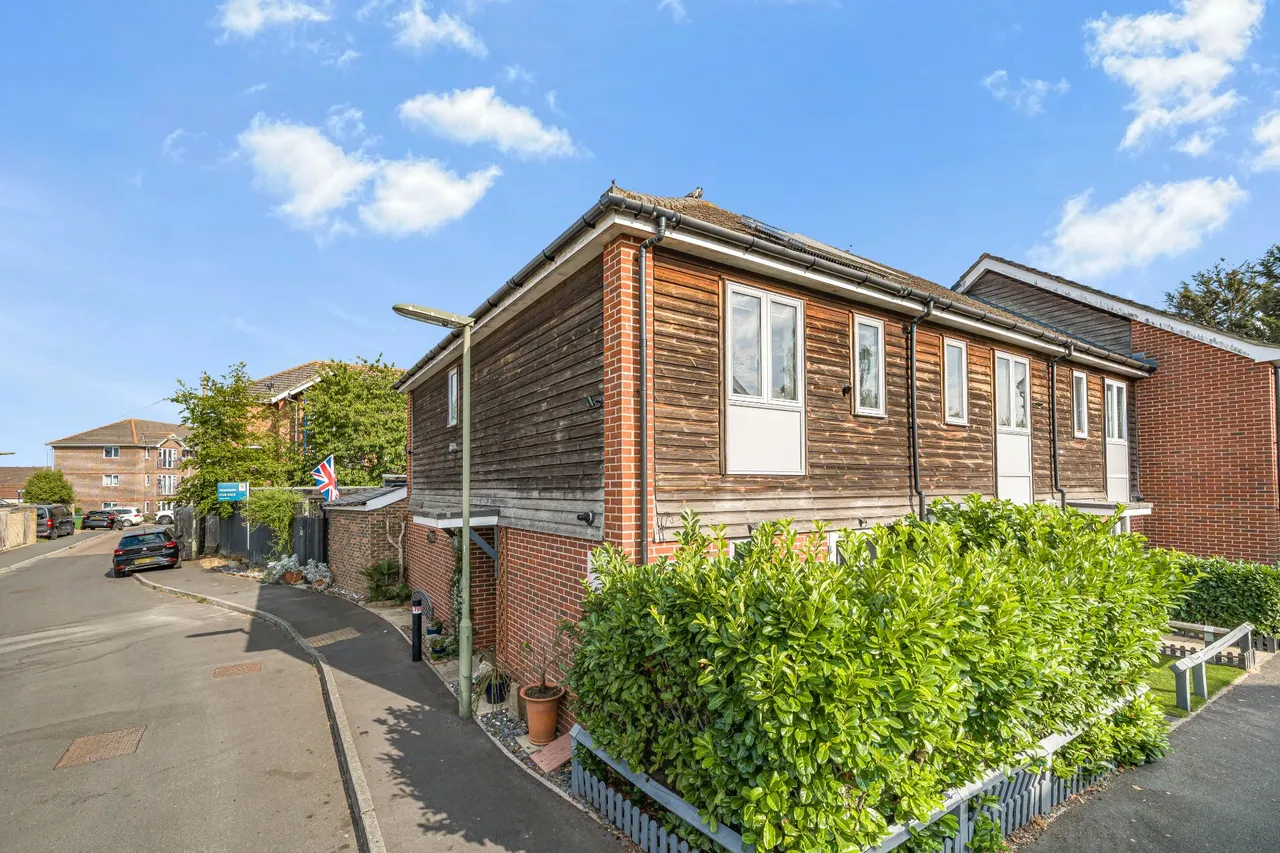 Thamesmead, Walton On Thames, KT12, photo 12