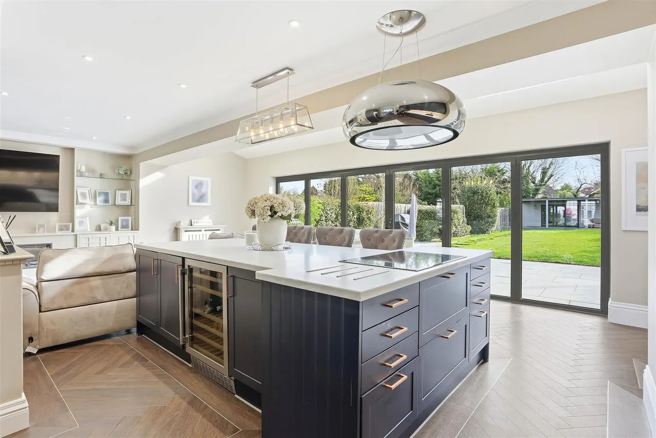 South Drive, South Cheam, SM2, photo 2