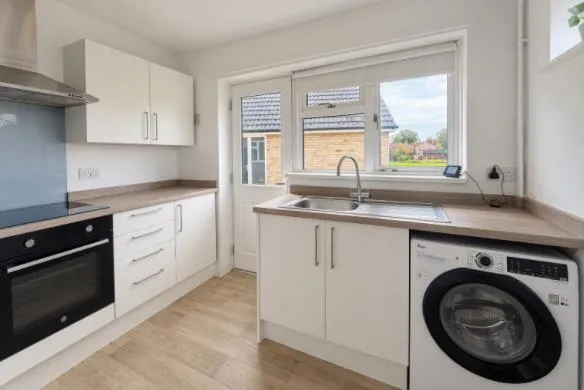 Redhorn Gardens, SN10, photo 5