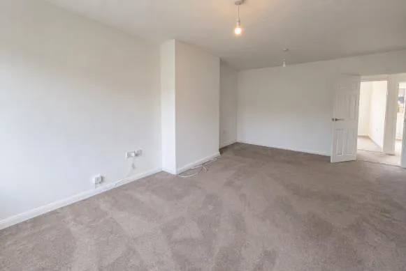 Redhorn Gardens, SN10, photo 3