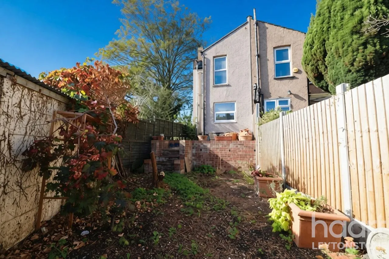 Barfield Road, London, E11, photo 19
