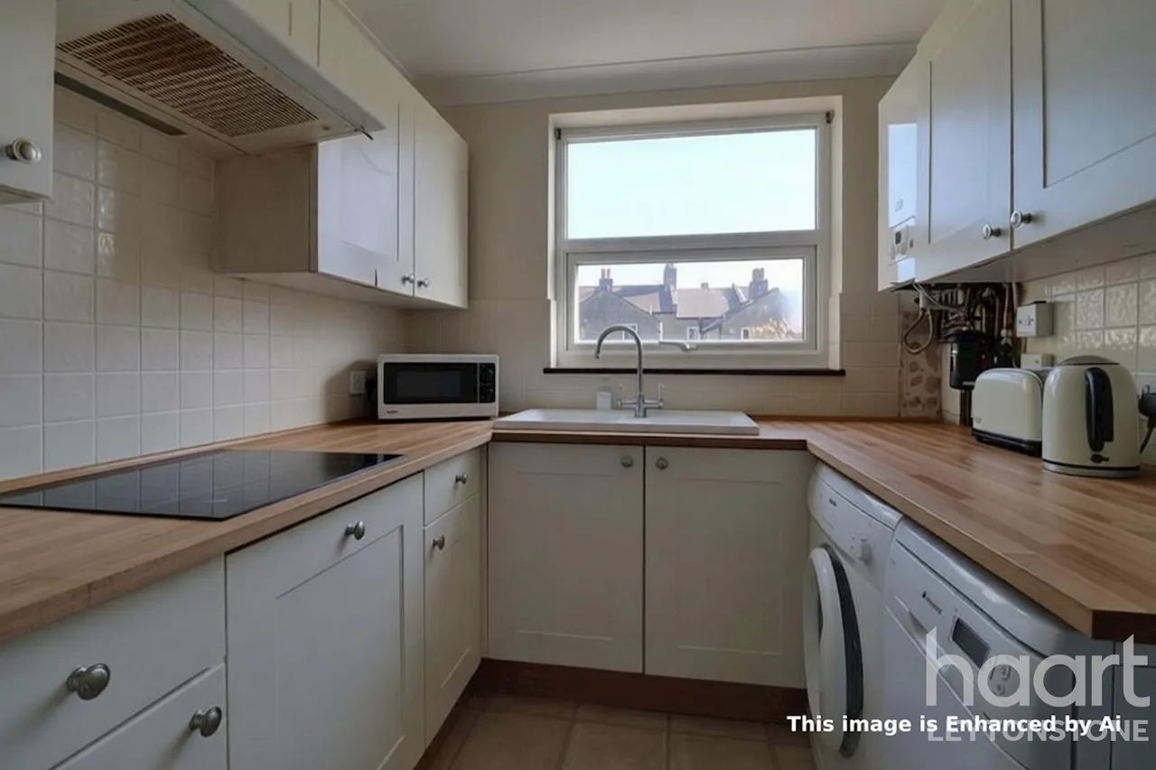 Barfield Road, London, E11, photo 11