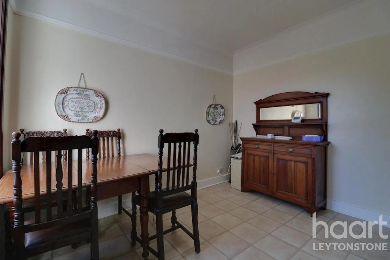 Barfield Road, London, E11, photo 10