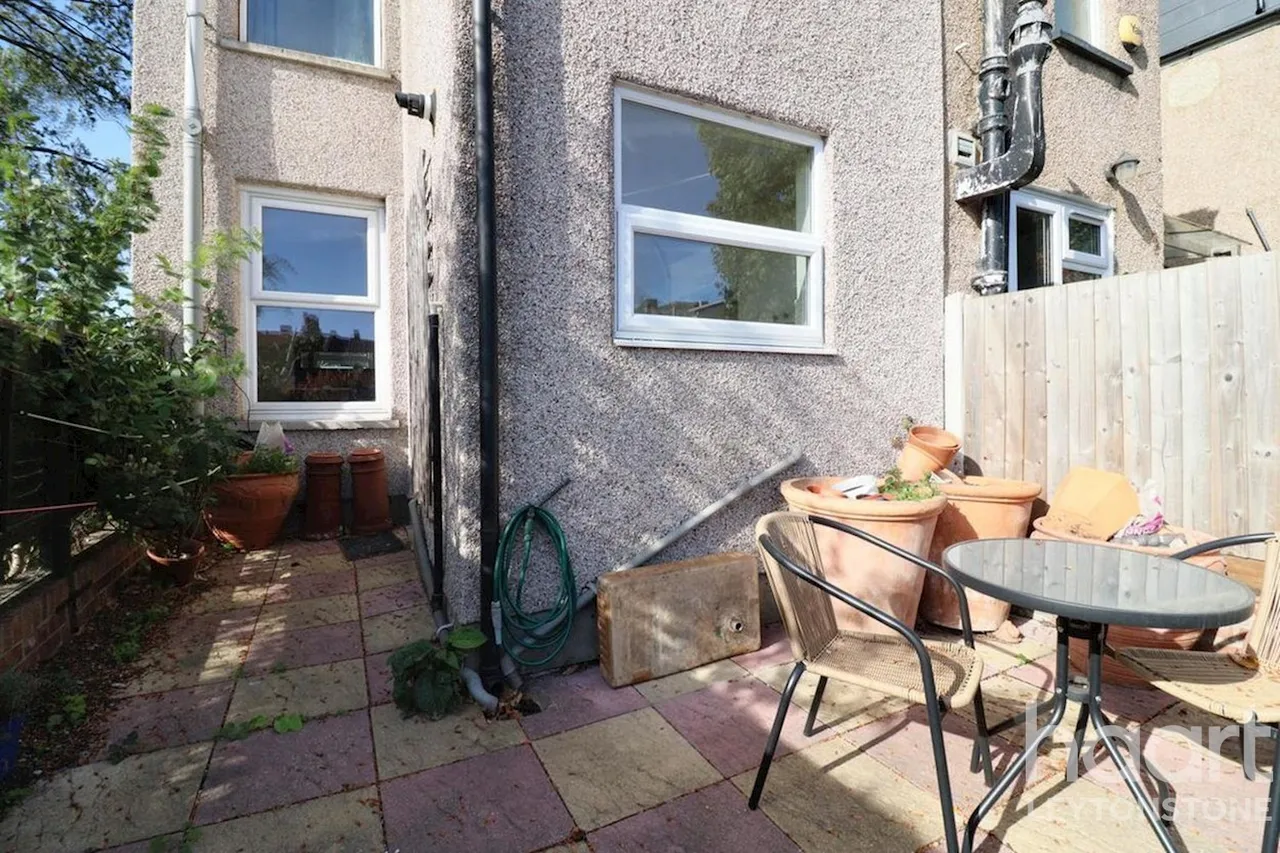 Barfield Road, London, E11, photo 17