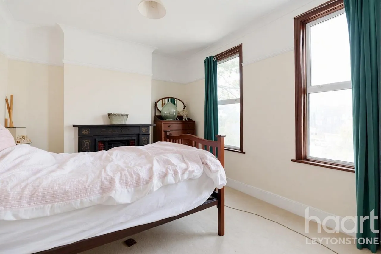 Barfield Road, London, E11, photo 13