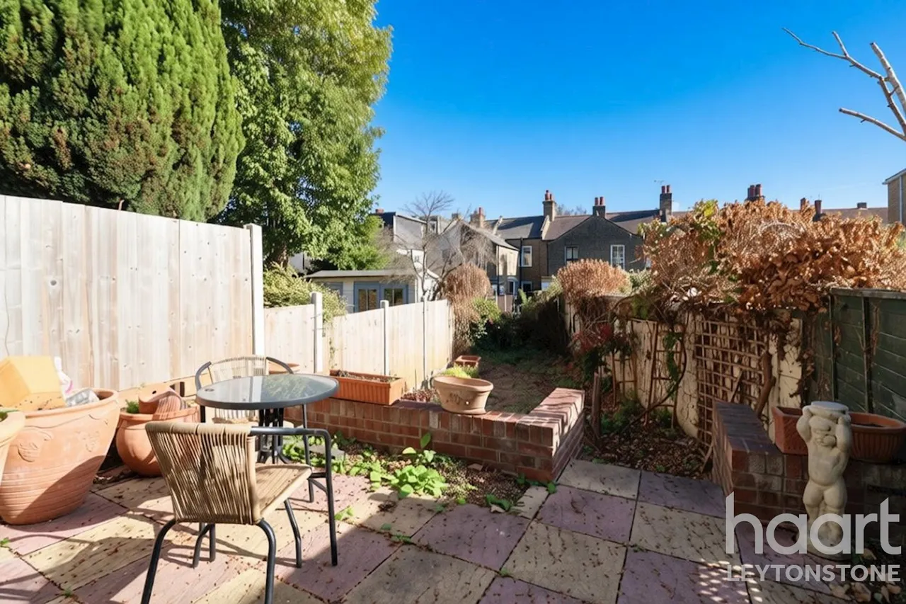 Barfield Road, London, E11, photo 4