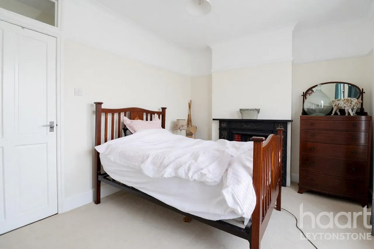 Barfield Road, London, E11, photo 3