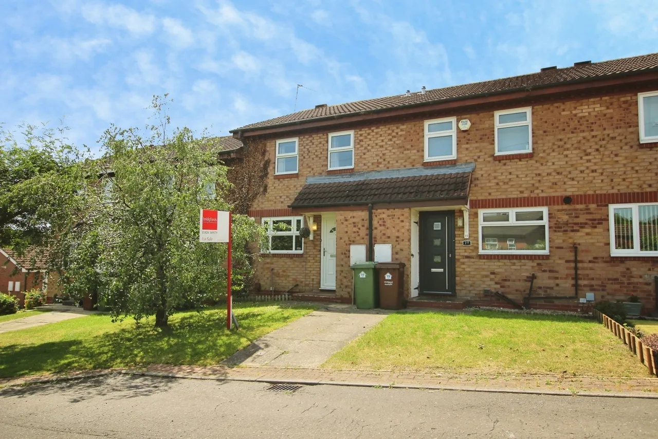 3 bed house for sale — Meadow Croft, Outwood, Wakefield, West Yorkshire, WF1