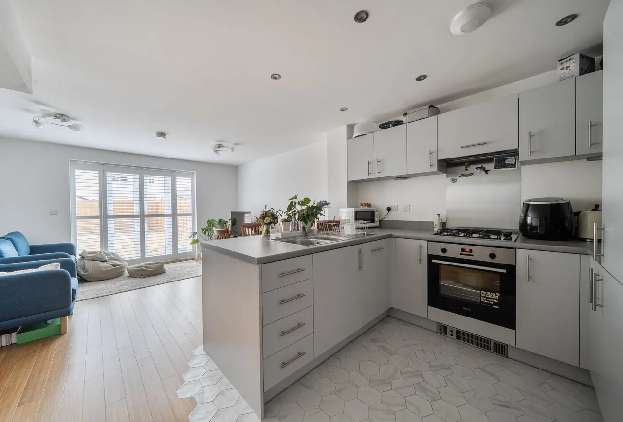 Churchill Drive, Gloucestershire, Innsworth, GL3 1FP, photo 2